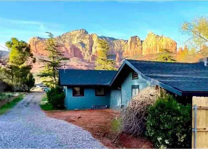 Uptown Retreat Wit Views And Hot Tub Casa vacanze *