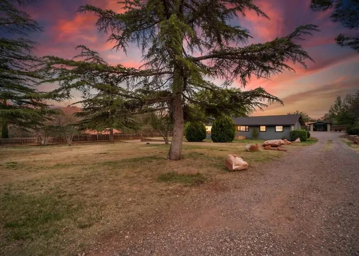 Uptown Retreat Wit Views And Hot Tub *