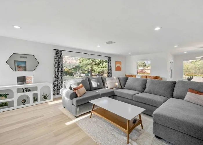Uptown Retreat Wit Views And Hot Tub Sedona