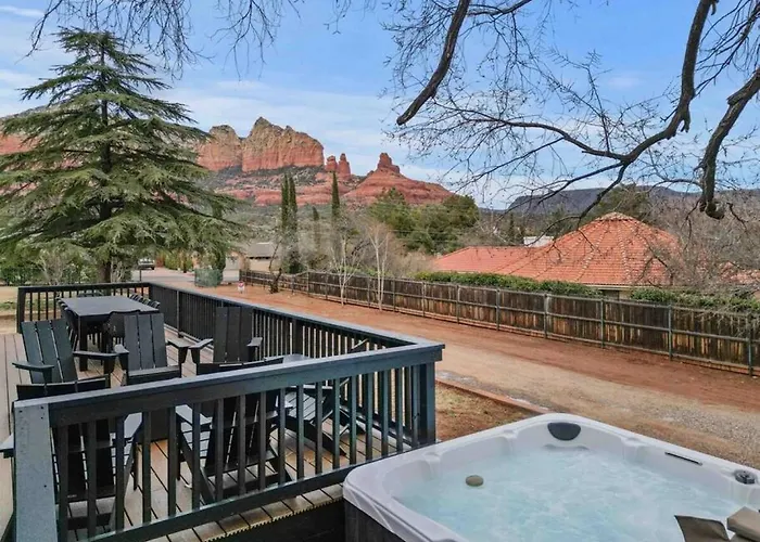 Uptown Retreat Wit Views And Hot Tub Casa vacanze